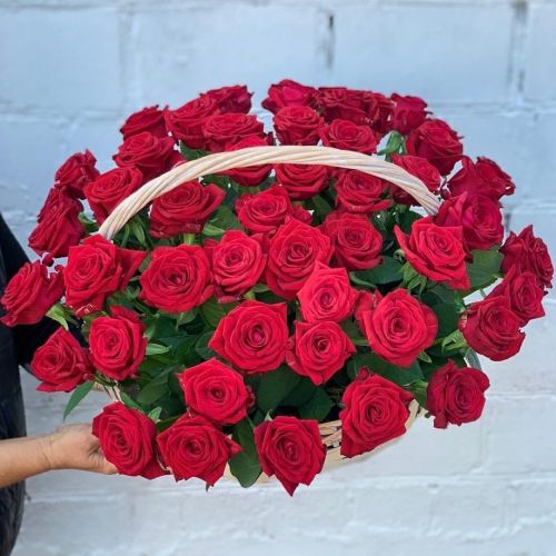 Корзина 51 красная роза - купить с доставкой в интернет-магазине | Флорист Экспресс по Ярославлю